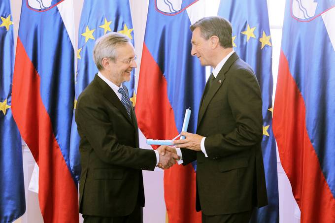 Predsednik republike na posebni slovesnosti v Predsedniški palači vročil državno odlikvoanje dr. Michlu Ebnerju